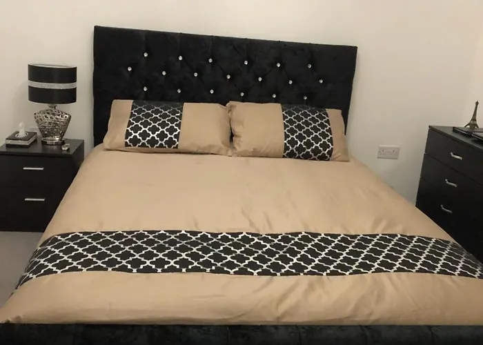 Luxury Kingsize Bedroom With Private Bathroom